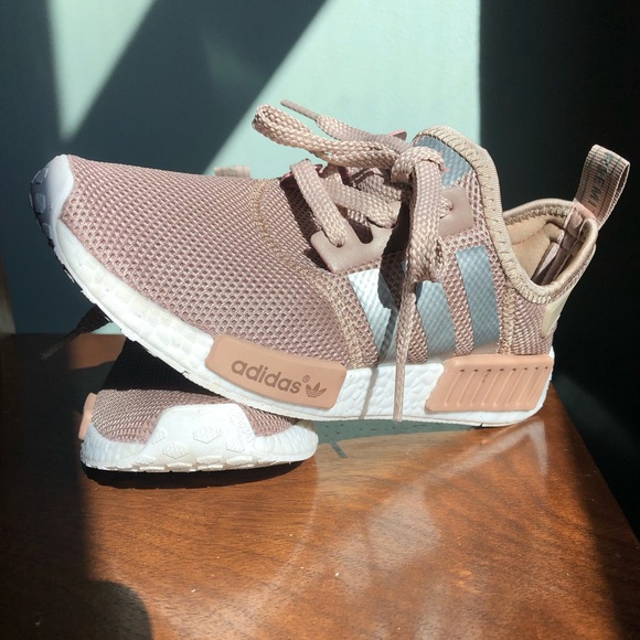 Woman’s Adidas NMD R1’s - Picture 3 of 8